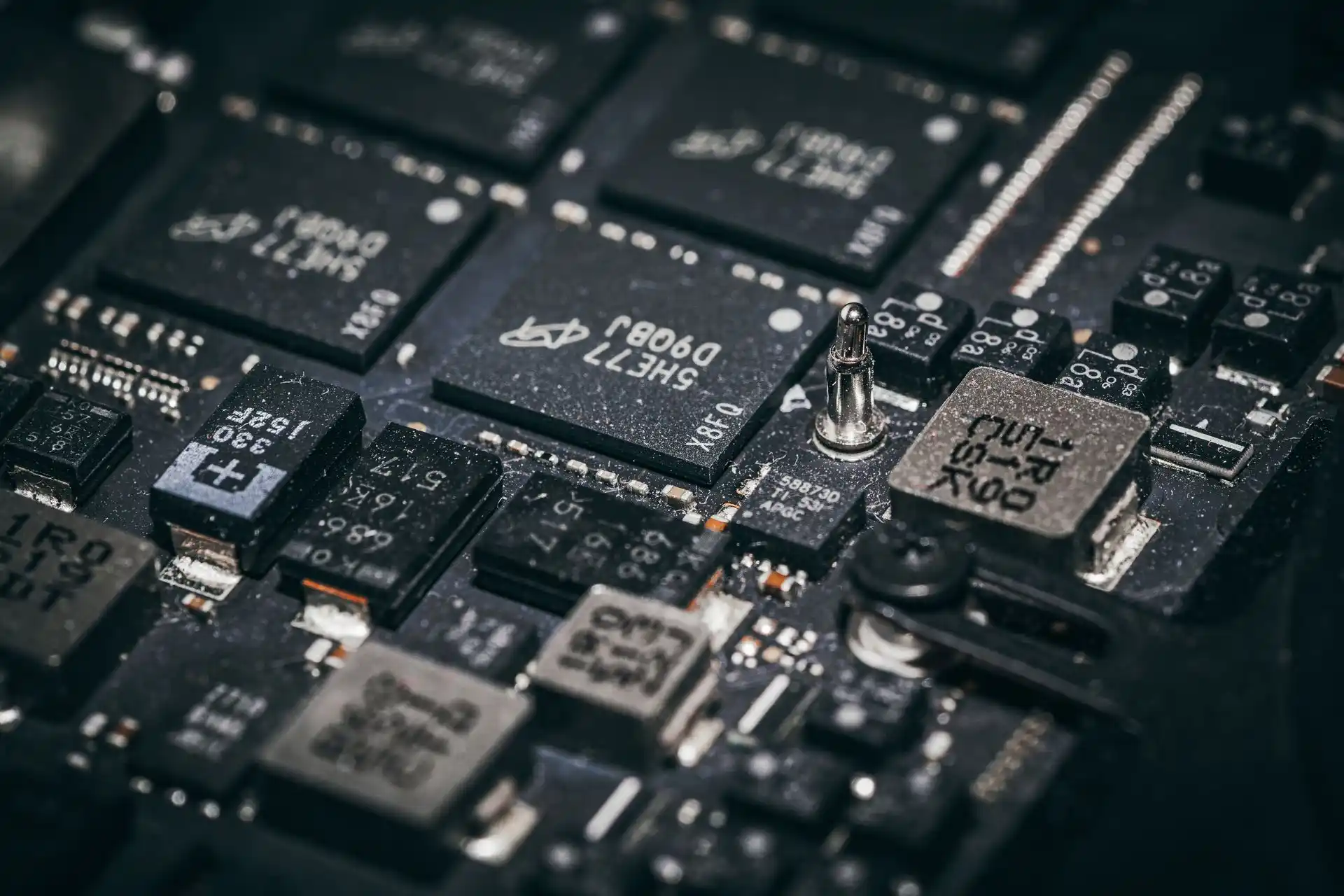 The Semiconductor Market 2026 Just Hit $425 Billion in a Quarter and AI Is Still Flooring the Accelerator